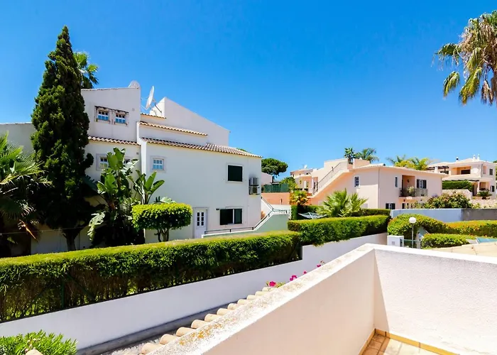 Small Villa 4Pax -Shared Pool @ Homesbyfc