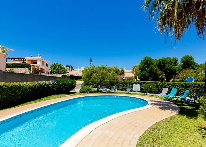 Small Villa 4Pax -Shared Pool @ Homesbyfc